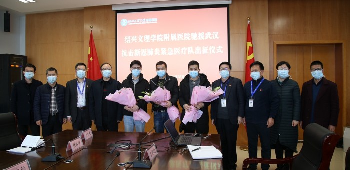 張偉陽院長率領(lǐng)導班子集體為醫(yī)療隊員送行_副本.jpg