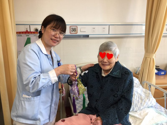 胡玲2_副本.png